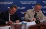 Dmitry Firtash and Dmitry Tabachnik signing a protocol on support to high school chemistry studies in Ukraine