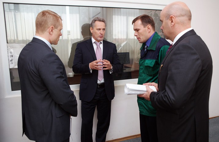 Dmitry Firtash in discussion with STIROL management