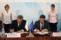Dmitry Firtash, President of the Federation of Employers of Ukraine and Yuriy Chmyr, Sumy region Governor are signing Protocol of Intent whereby the FEU will partake in the ‘New Sumy Region-2015’ strategy implementation