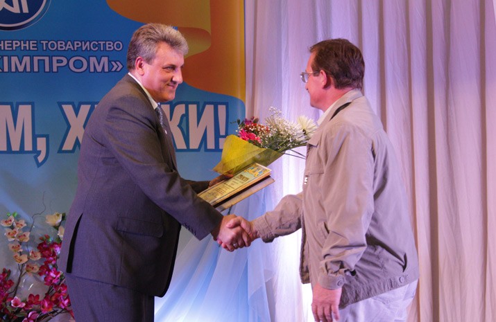 Gennadiy Minaev, Mayor of the city of Sumy greeting chemical industry workers with their professional holiday