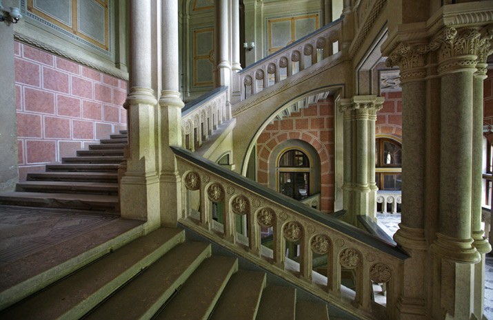 The University  halls and staircases have preserved their original look making them comparable to Europe’s finest ceremony rooms