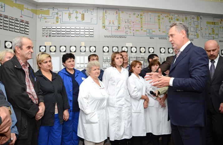 Dmitry Firtash meets with staff of ammonia workshop 1A of Severodonetsk Azot