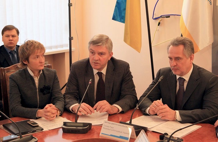 FEU Vice Presidents Ganna Bezliudna and Alexey Miroshnichenko, FEU President Dmitry Firtash