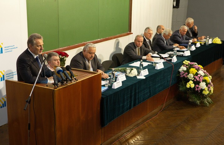 Dmitry Firtash speaking at the Ukrainian Chemists Union session