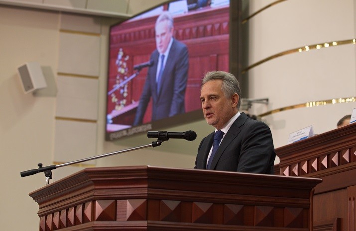 Dmitry Firtash, addressing to the delegates of the meeting, urged businessmen to buy from Ukrainian producers